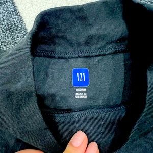 Yeezy dove black tshirt